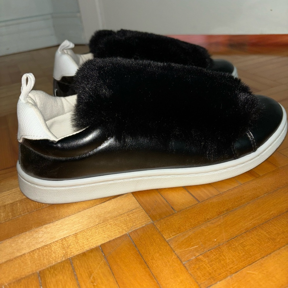 Fur shoes size 7 women’s from ardene